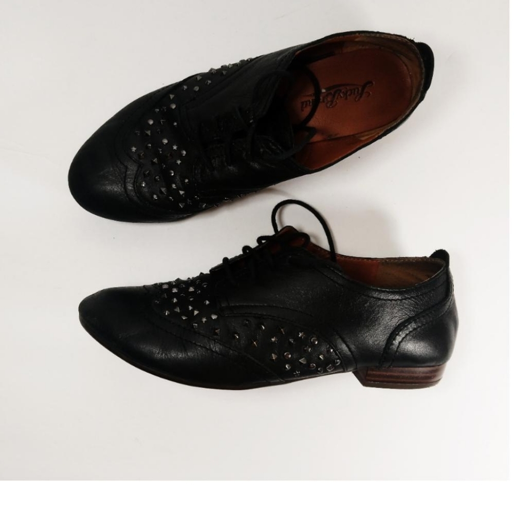 Lucky Brand Gedi Studded Vintage Look Flat - Picture 2 of 6